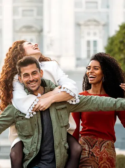 Personas disfrutando del coliving